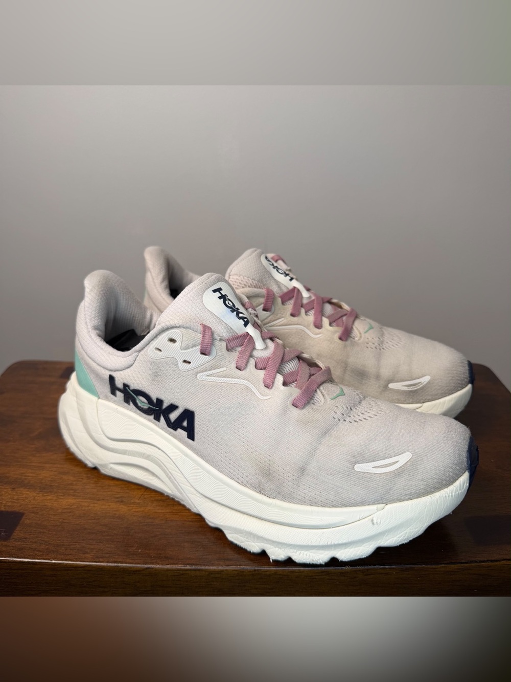 HOKA Arahi 8 Women’s 9 B Rose Cream Alabaster Running Shoes 1168691 RCRM